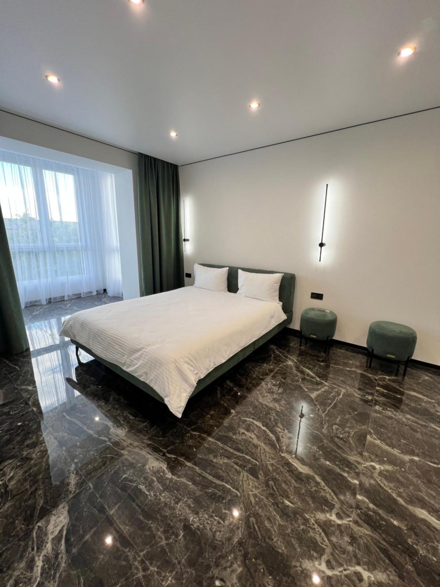 Люкс Апартаменти В Жкарена Та Жк Great House Rivne Dış mekan fotoğraf